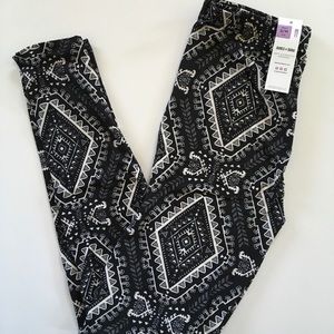 Sm/med Ancient doodle leggings NWT